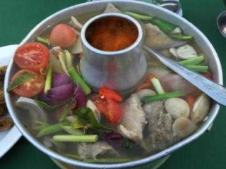เรือนริมน้ำ