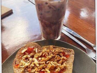 ไลออน แอนด์ ชาร์ค