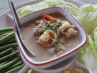 ข้าวซอยกะโหล้ง