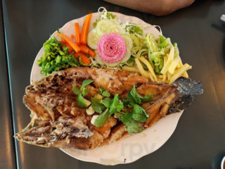 ร้านอาหาร ขนาบน้ำ