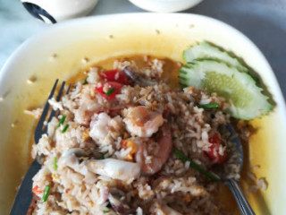 ร้านกนกซุปเปอร์ราดหน้า