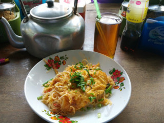 ผัดไทยแม่พยอม