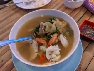 ครัวบ้านบ้าน โดย จำลอง