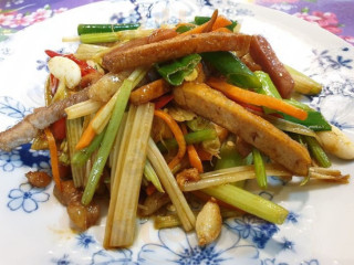 Dōng Shì Niú Jià Zhuāng