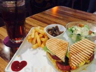 Freaks CafÉ Bistro Yǐn Kè Cān Jiǔ Guǎn