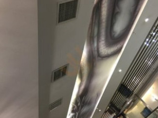 Xiǎo Zī Tài Tài Zhōng Yāng Dà Jiē Diàn