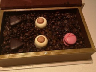 Yì Wèi Xuān Jīn Róng Jiē Lì Sī Kǎ ěr Dùn Jiǔ Diàn