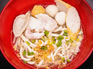 ก๋วยเตี๋ยวลูกชิ้นปลา นายกวงราชวงศ์