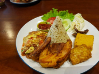 Pojok Nasi Goang
