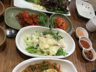 두부마을과돌솥밥