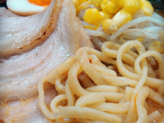 とんこつラーメン Bó Duō Fēng Lóng Chuān Qí Yín Liǔ Jiē Diàn