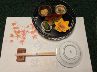 Yì Chǔ Xún Cài Yīng