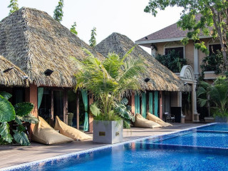 Khum Damnoen Resort