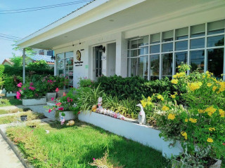 Mom Mouy Home