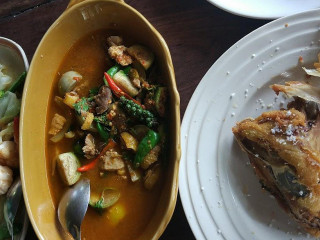 ร้านอาหารต้นมะม่วง