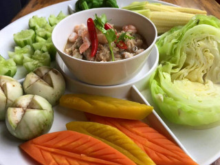 ครัวร่มไม้ชายคลอง