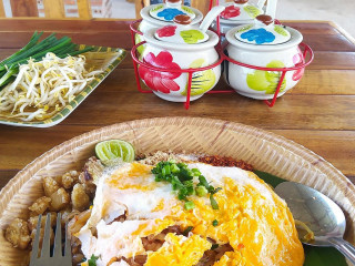 ผัดไทย โบราณ แม่ขวัญเรือน